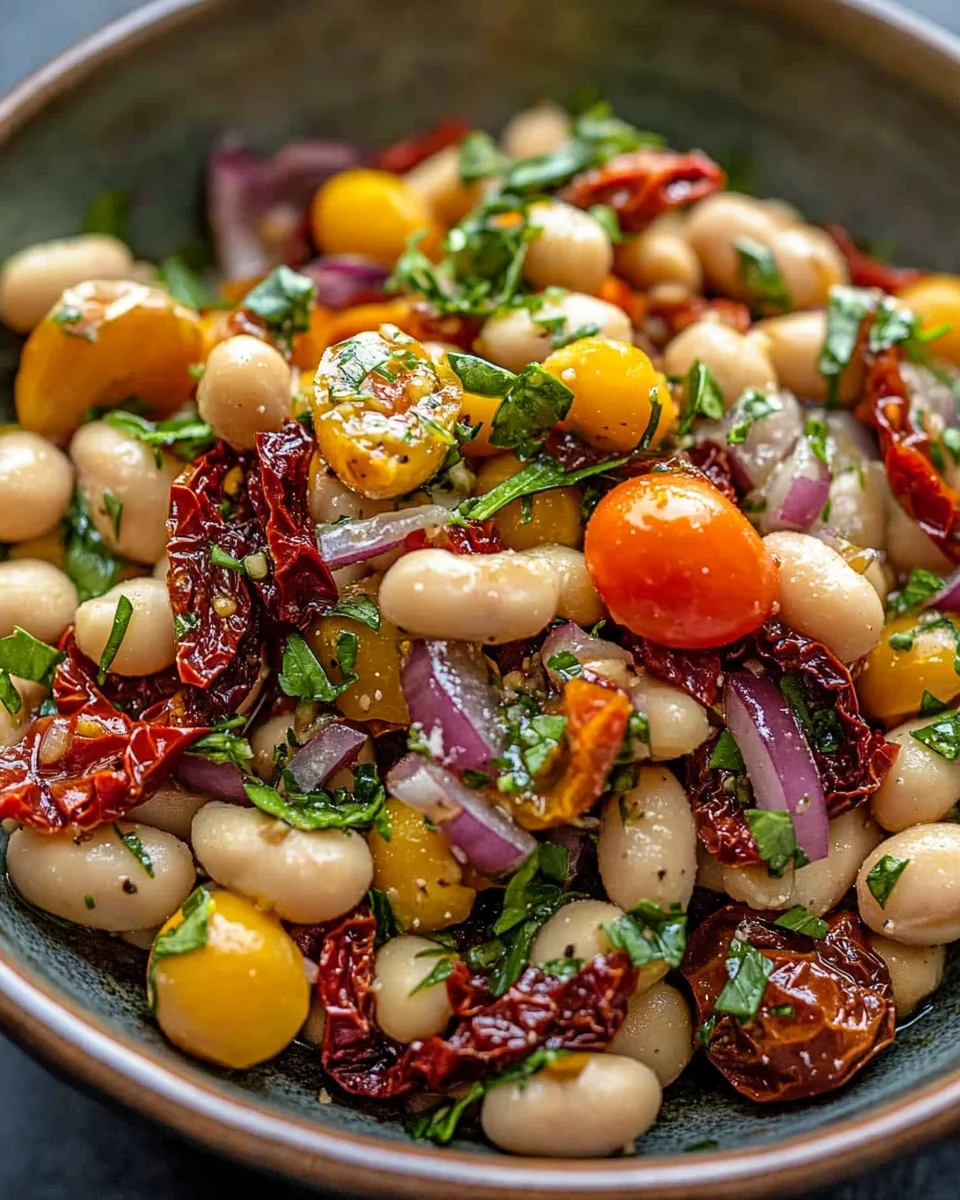 Marinierter getrockneter Tomaten-Bohnen-Salat
